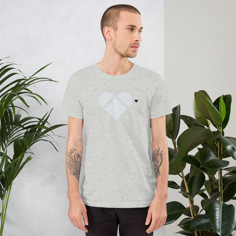 Versatile Lovogram Heart T-Shirt, CRiZ AMOR Fashion